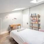 Peaceful 2-Bed Flat In London